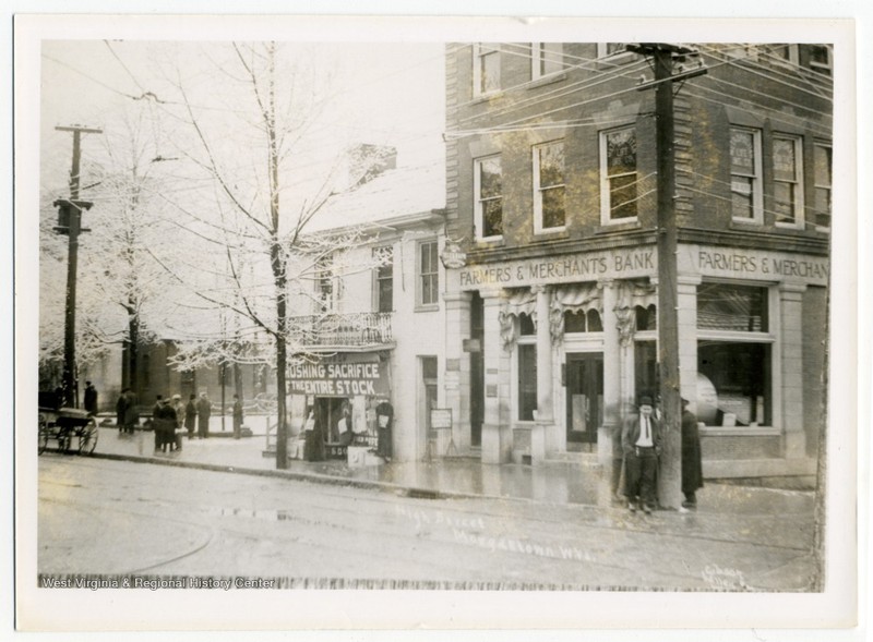 A circa 1900-1920 photo of the corner of High and Walnut streets. Note that though the Brown Building is completed, the adjacent lot contains only a modest house.