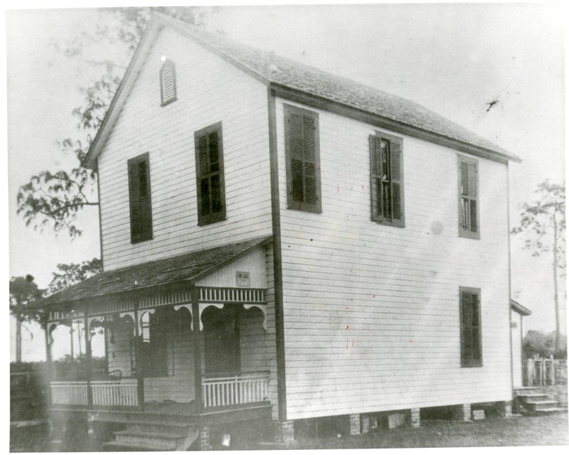 Plant-Sumner House in 1912, the year Robert Sumner purchased the structure. Sumner served as the postmaster, a dairy farmer, and a minister in the Clearwater area. 