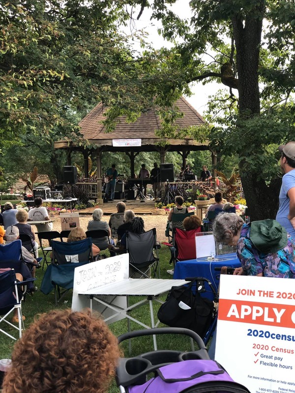 Concert held in the Botanical Garden's gazebo