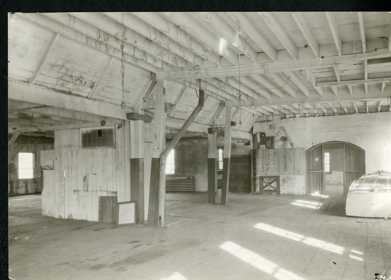 Black-and-white, Fixture, Hall, Tints and shades