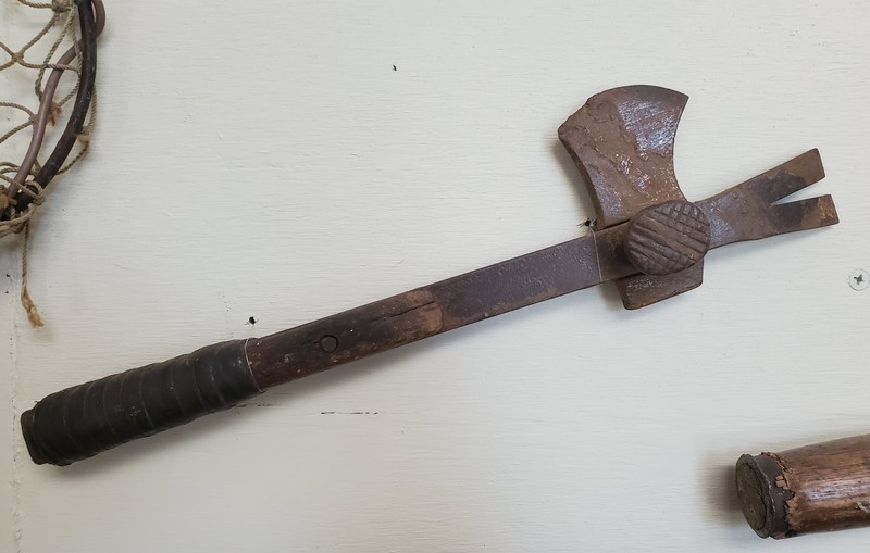 Box Tool: Used for assembling, disassembling, and opening boxes or small crates.