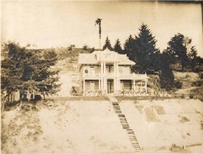 The house in roughly 1910