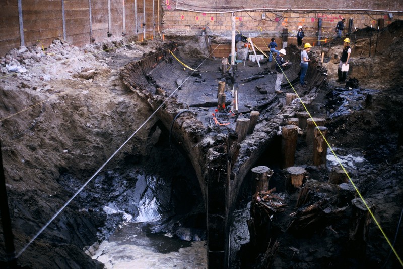 A team of archaeologists excavates the hull of the General Harrison in 2001