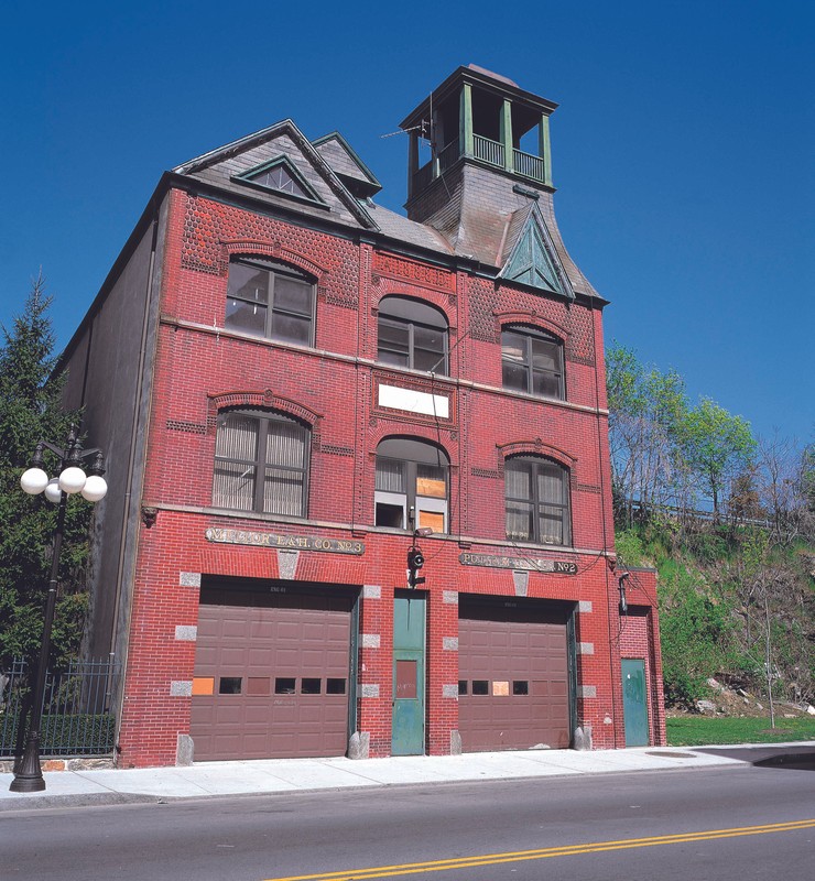 Putnam and Mellor Engine and Hose Company Firehouse, circa 2000.