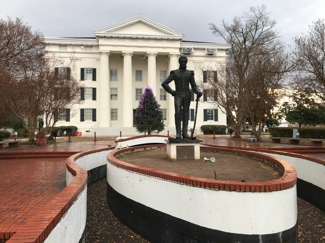 Tree, Sculpture, Landmark, Monument