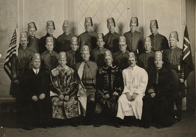 Black and white image of Oslo Lodge members 