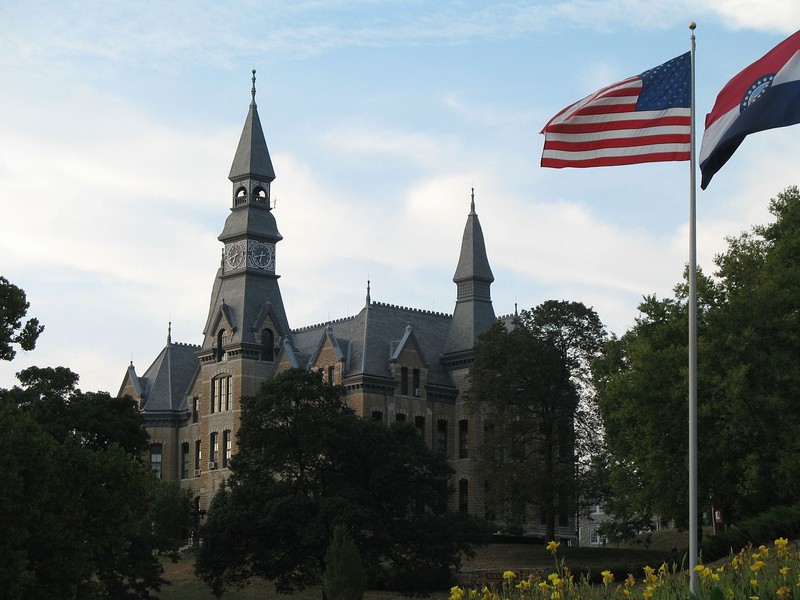 2007 photo of MacKay Hall