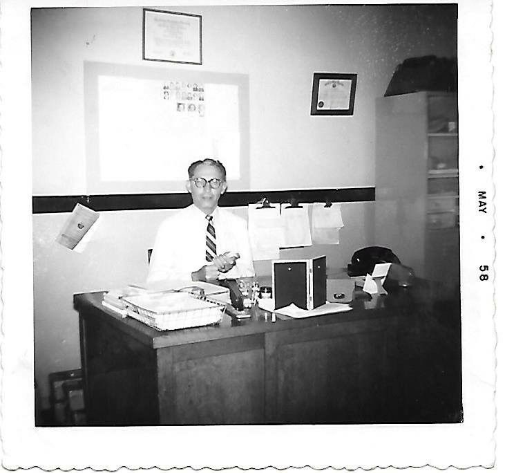 Black-and-white, Style, Table, Desk