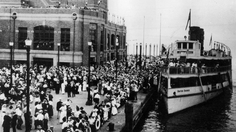 Navy Pier shortly after opening day in July 1916. Chicago Tribune photo. Steamers took passengers round trip from the Pier to Lincoln Park or Jackson Park for 35 cents. Chicago Tribune photo.