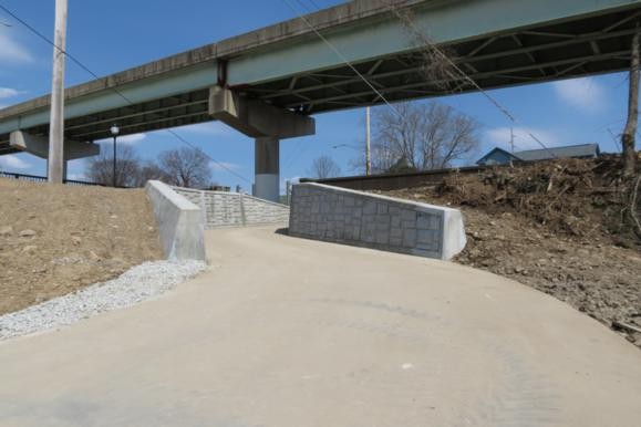 PATH trail near bridge