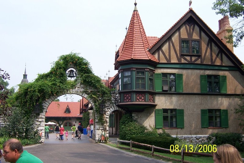 Entrance to the farm 