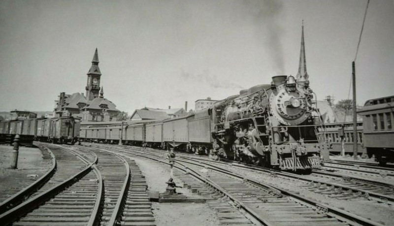 Train, Sky, Rolling stock, Vehicle