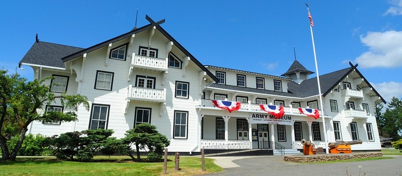 The Lewis Army Museum is housed in the historic Red Shield Inn, which was built in 1919 by the Salvation Army to provide guest rooms for visitors to the fort.