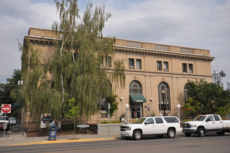 The historic former Federal Building was built in 1917 and now houses a library.