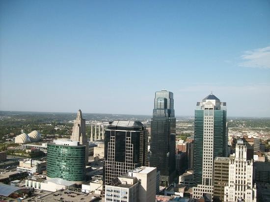 The city offers free tours that include a visit to the observation deck. This is the best view of the city and is available on weekday mornings and afternoons.