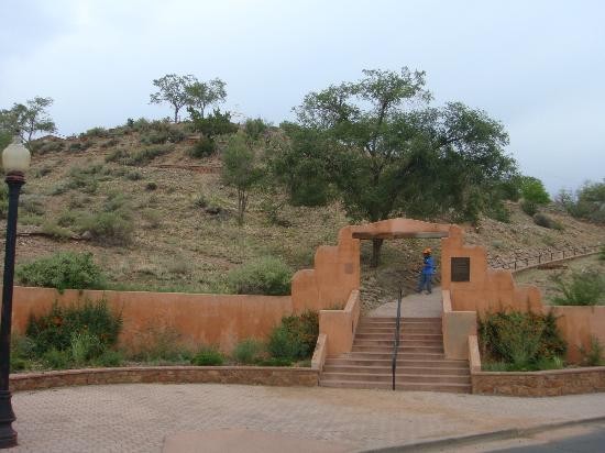 Entrance to walkway leading to Fort Marcy