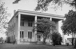 An old photo of the house taken probably around the 1930s. 