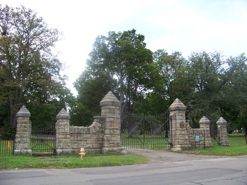 One of the gates used to enter or exit the Woodlawn Cemetery. 