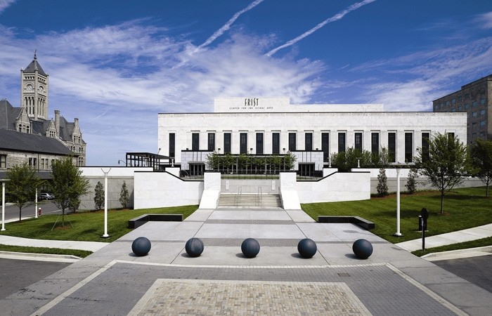 The Frist Center is located in the historic Nashville Post Office, an art deco building constructed during the Great Depression. 