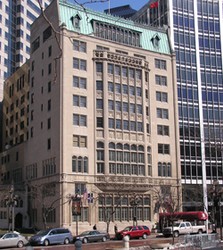 This 10-story limestone building was completed in 1924 for the Columbia Club, a private social and political club affiliated with the Republican Party.