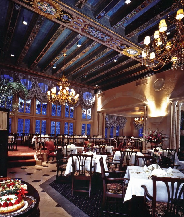 One of the restaurants located within the Columbia Club building.