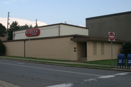 Tours of Studio B begin at the Country Music Hall of Fame and Museum, where guests board buses and are taken to Studio B between 10:30 and 2:30 each day.