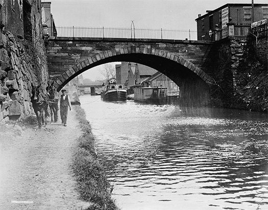 Photo of the canal in Washinton, D.C. from the 1910s.