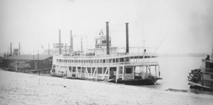 The Belle (originally the Idlewild) in her original home port of Memphis, 1915 (image from the National Register of Historic Places)
