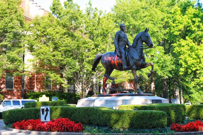 Castleman Monument graffiti, August 2017 (image from WDRB News)