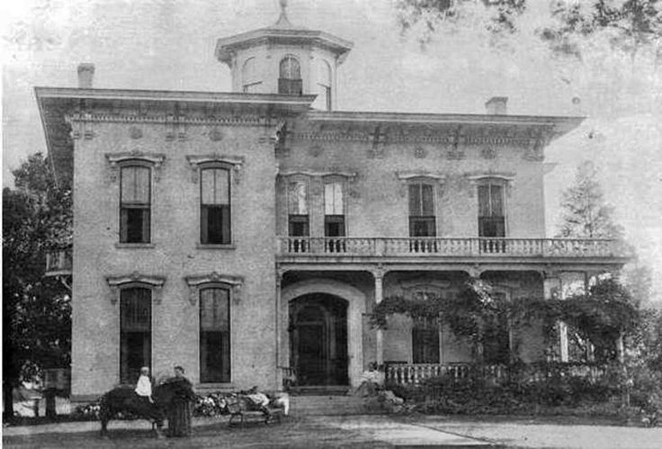 The house in 1895 (image from Pinterest)