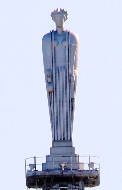 Aluminum statue by sculptor John H. Storrs of the Roman goddess of grain, Ceres, holding a sheaf of wheat in the left hand and a bag of corn in the right hand, as a nod to the exchange's heritage as a commodities market. 