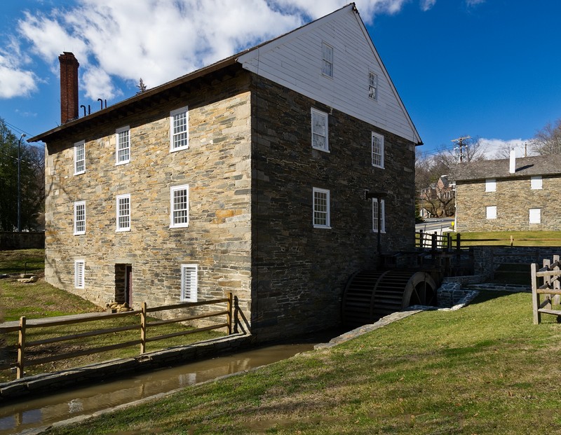 Pierce Mill tailrace by Bonnachoven on Wikimedia Commons (CC0 1.0).