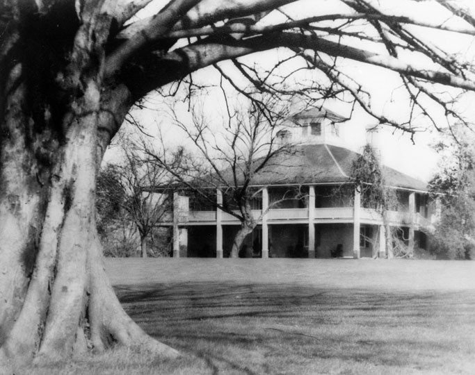 "The earliest photograph of the Clubhouse. Built in 1854 as the home of Dennis Redmond, it is believed to be the first concrete house built in the South." Photo courtesy of  http://www.masters.com/en_US/discover/timeline.html. 