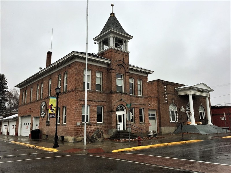 Hamilton City Hall was built in 1907.