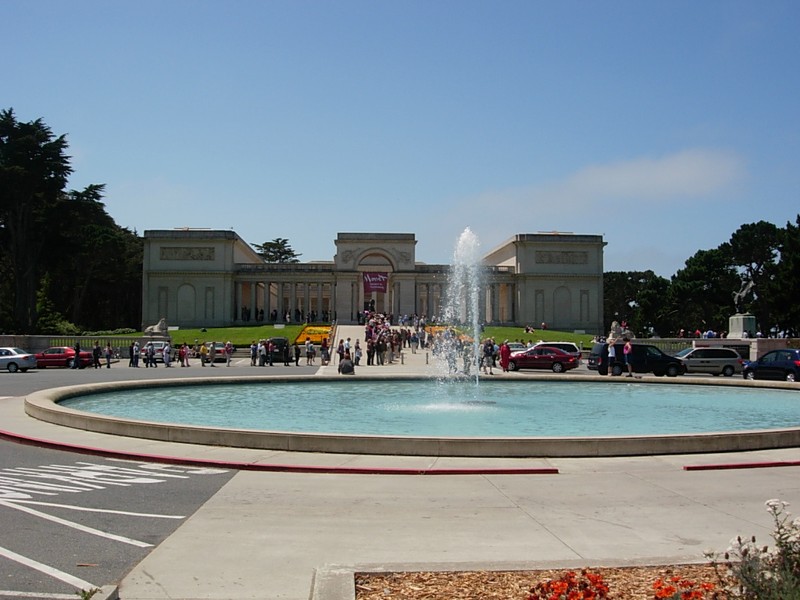 Fountain in the front of the museum.