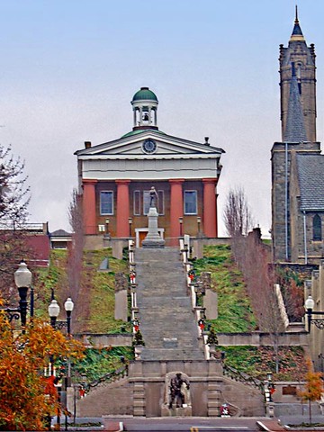 The exterior of the Lynchburg Courthouse