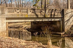 A modern photograph of the alternating bridge pattern