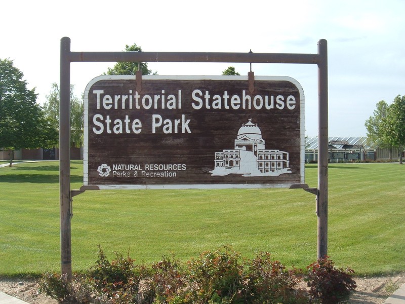 Sign marking the driveway to the museum. The front lawn is used for sunbathing, picnics, and games.