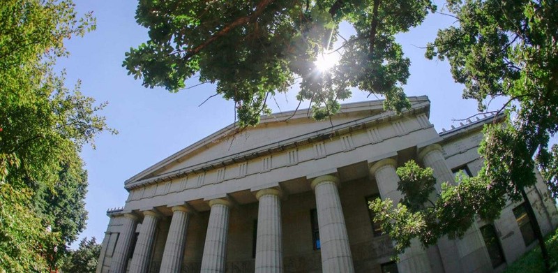 The Neo-Classical exterior was designed by Minneapolis architect Leroy Buffington