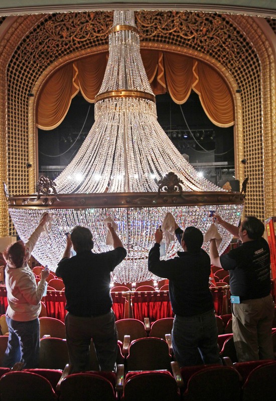 Workers cleaning the chandelier. Credit: Milwaukee Journal Sentinel