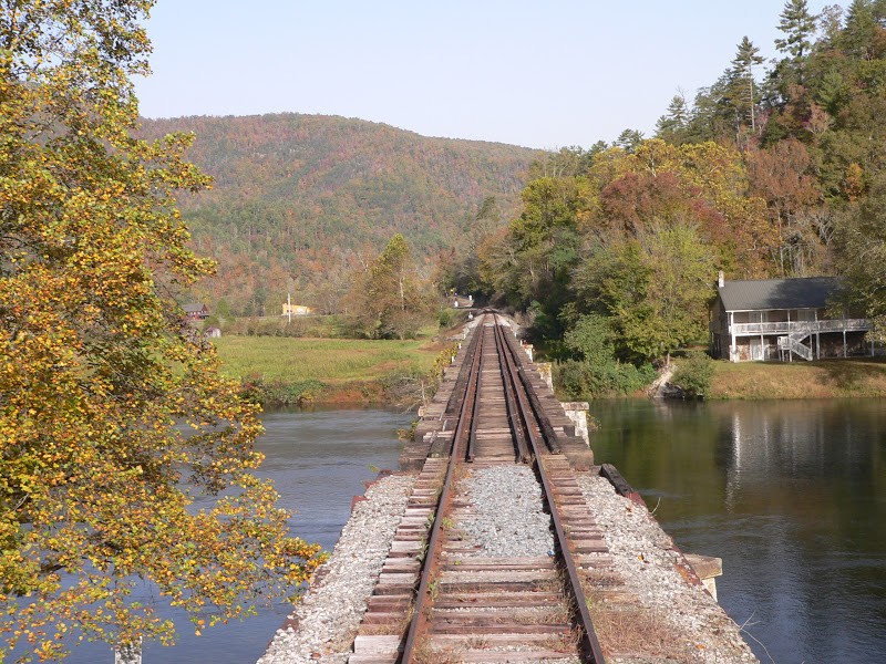 Hiwassee bridge over river. courtesy of americantraveljournal.blogspot