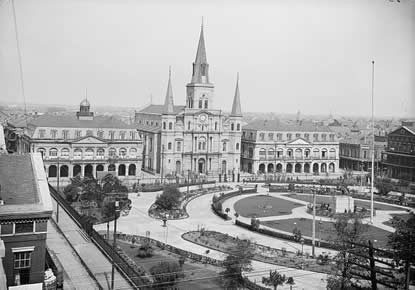 Historic view of the Cabildo (left), next to Saint Louis Cathedral (center) and the Presbytère (right). Image courtesy of the National Park Service/Library of Congress. 