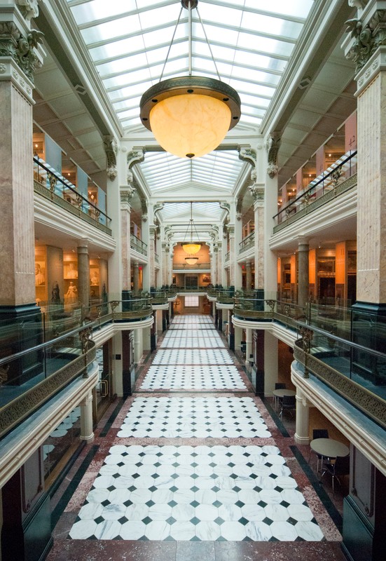 The Luce Foundation Center for American Art on the third and fourth floor of the Smithsonian American Art Museum. Image by Zack Frank. Licensed under CC BY-SA 3.0 via Wikimedia Commons.