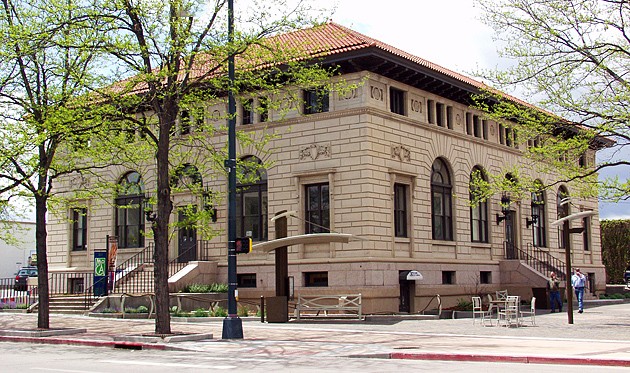 Old Post Office building that is now used as the Art Museum.