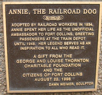 Plaque that adorns the statue of Annie