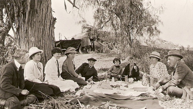 The Congdon family out on picnic. Credit: University of Minnesota-Duluth - Glensheen, The Historic Congdon Estate
