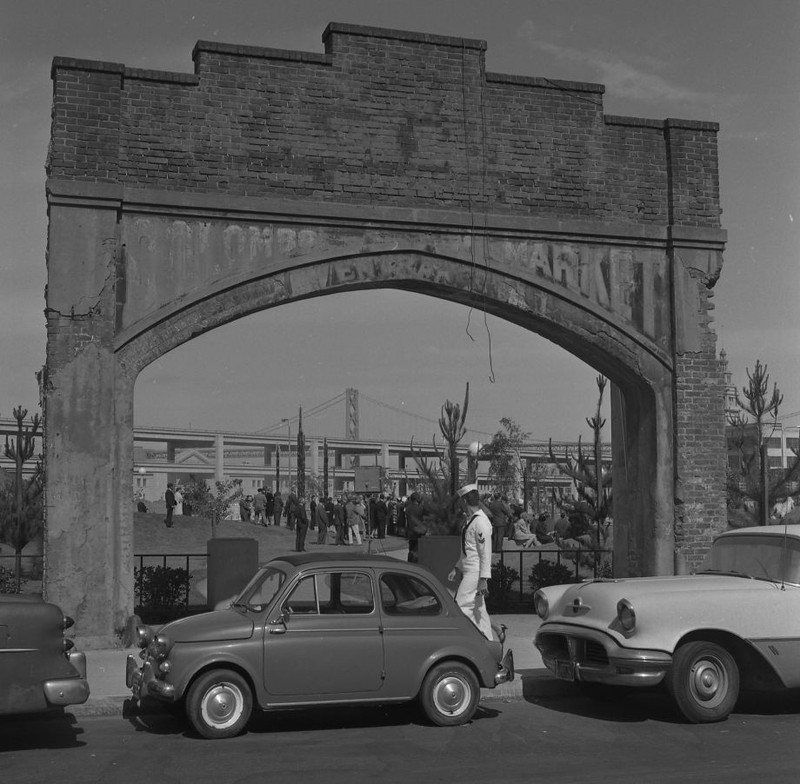 The Colombo Market arch in Sidney Walton Square Park at the Golden Gateway development in June of 1965. Photo: Ken McLaughlin, The Chronicle 