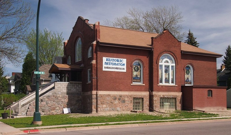 B'nai Abraham Synagogue was built in 1909 and is today the B'nai Abraham Museum and Cultural Center.