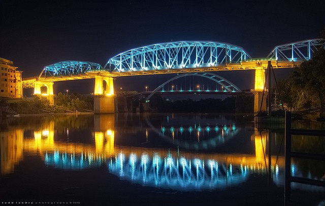 The John Seigenthaler Pedestrian Bridge by night