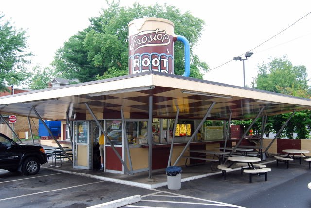 This is Frostop Drive-In. The root beer on top is its logo.